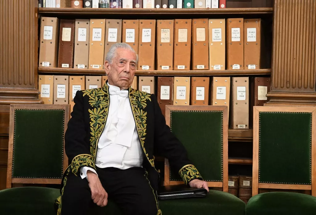 Mario Vargas Llosa Fue Dado De Alta De Hospital Tras Sufrir De Covid