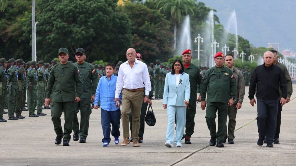 Presidenta encargada Delcy Rodríguez rinde homenaje a rescatistas y bautiza a la nueva promoción como Venezuela Renace