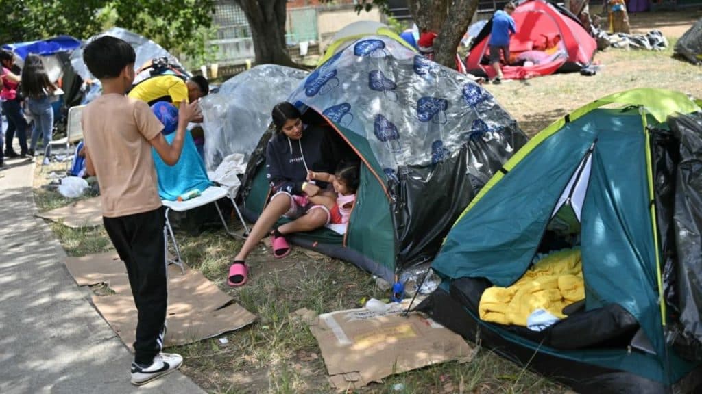 Delcy Rodríguez promete viviendas para fin de año a los damnificados por el sismo