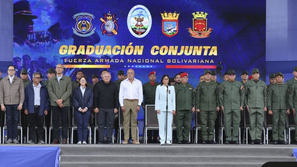 Delcy Rodríguez mueve las piezas de su equipo económico en plena crisis por los terremotos
