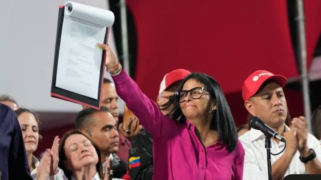 Última Hora: Presidenta promulga el reglamento de la ley que flexibiliza el control de la industria petrolera