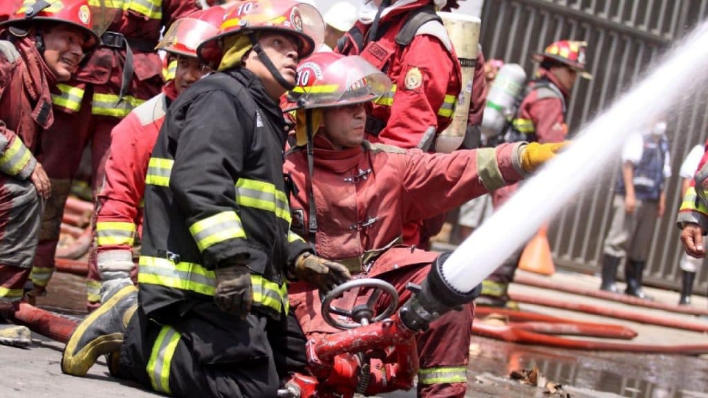 Bomberos Escoceses Se Unen Al Rescate Tras Los Devastadores Terremotos En Venezuela