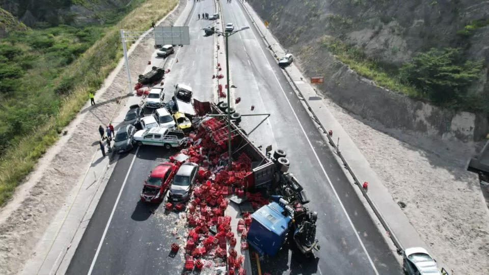 Choque múltiple en Ecuador dejó tres muertos y 15 heridos