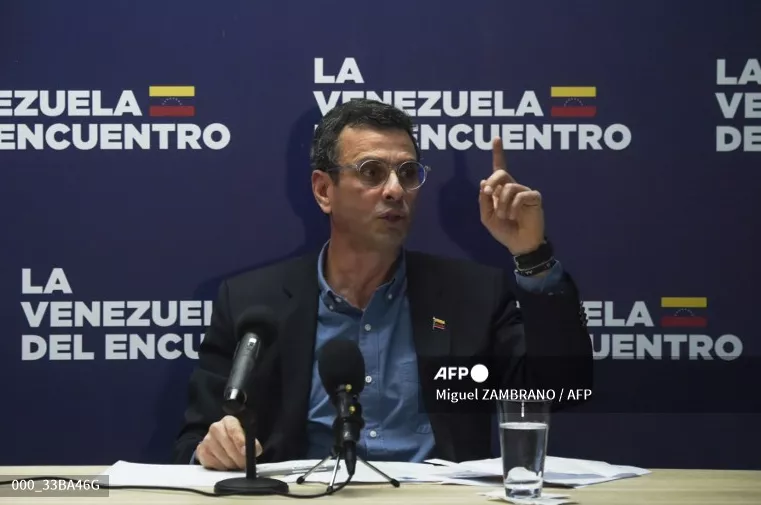 Henrique Capriles formalizó su candidatura a la elección primaria