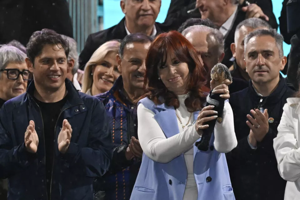 Un alto tribunal argentino reabrió este lunes dos causas por las que fue absuelta en 2021 la vicepresidenta Cristina Kirchner