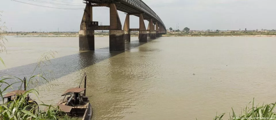 Más de 100 muertos en Nigeria por naufragio de barco en un río