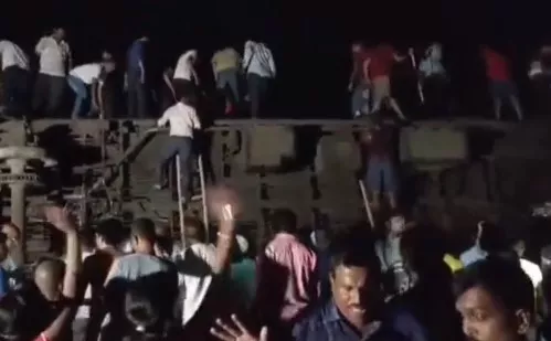 Choque múltiple de trenes en India