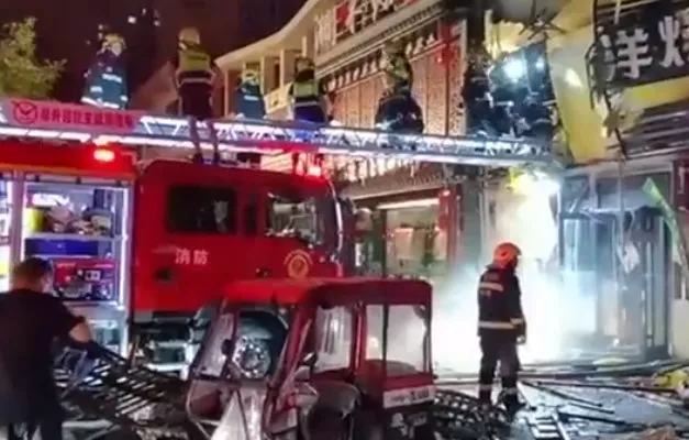 Al menos 31 muertos por explosión en un restaurante en China