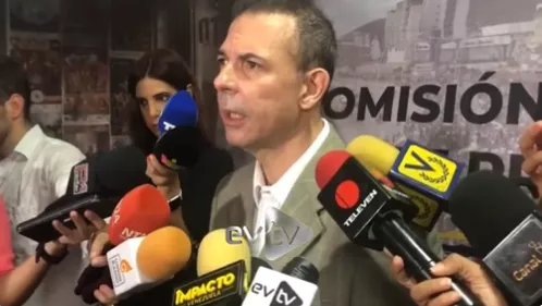 candidato a las primarias por COPEI, Roberto Enríquez,