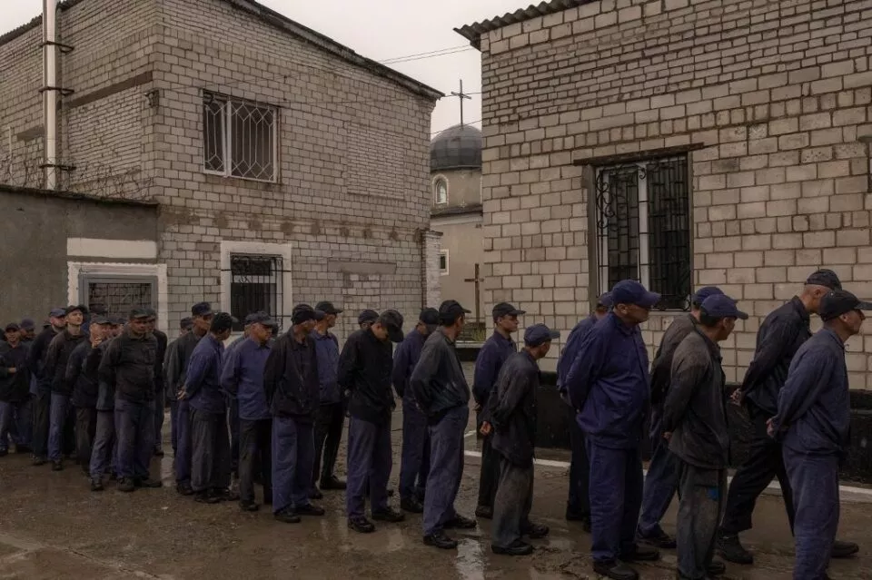 Así esperan por un canje los prisioneros de guerra rusos en Ucrania