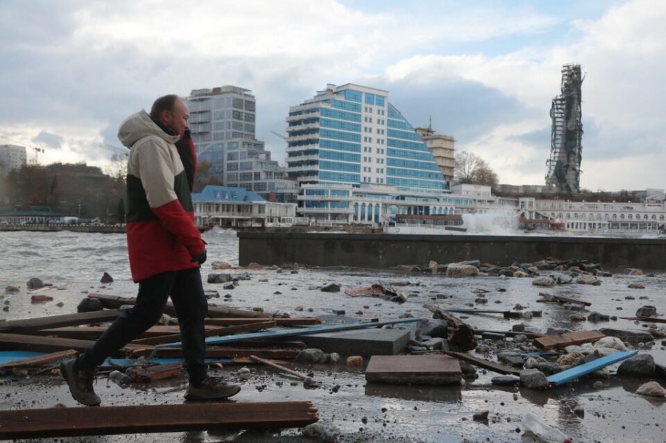 Destrozos en Crimea tras paso de tormenta.
