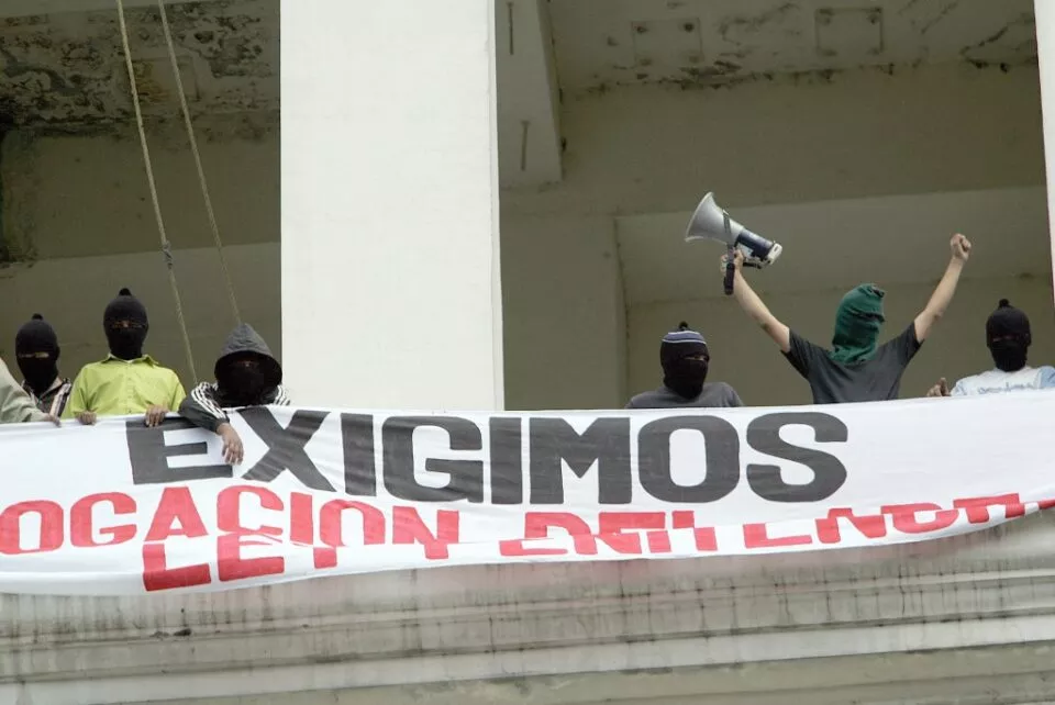 Eliminan el castigo de prisión por difusión de mensajes de pandillas en El Salvador