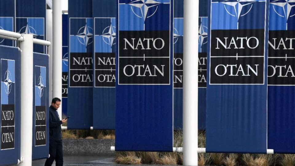 La OTAN mantendrá apoyo militar a Ucrania
