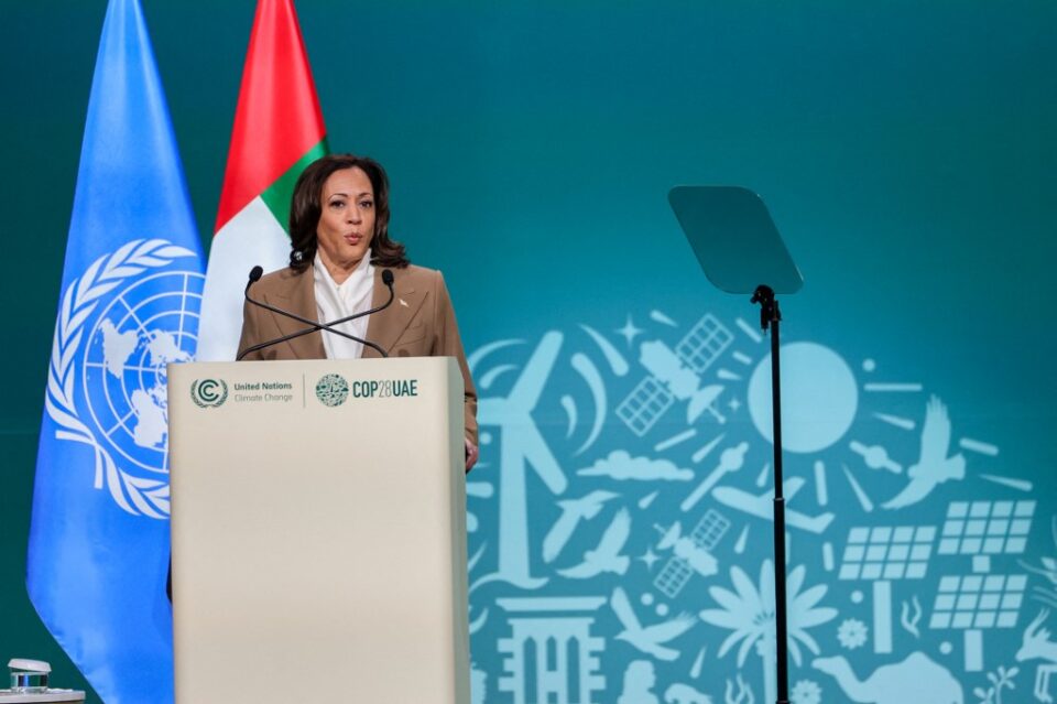 La vicepresidenta de EE.UU., Kamala Harris, en la COP28.