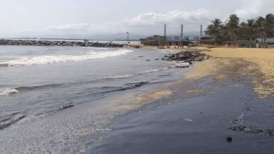 Dgcim prohibe a periodistas cubrir el derrame petrolero en las costas de Carabobo