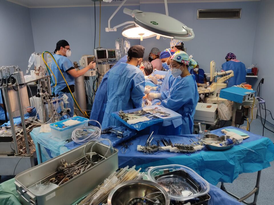 Según una ONG, venezolanos requieren de 22,5 salarios mínimos para cubrir gastos de cirugías en hospitales