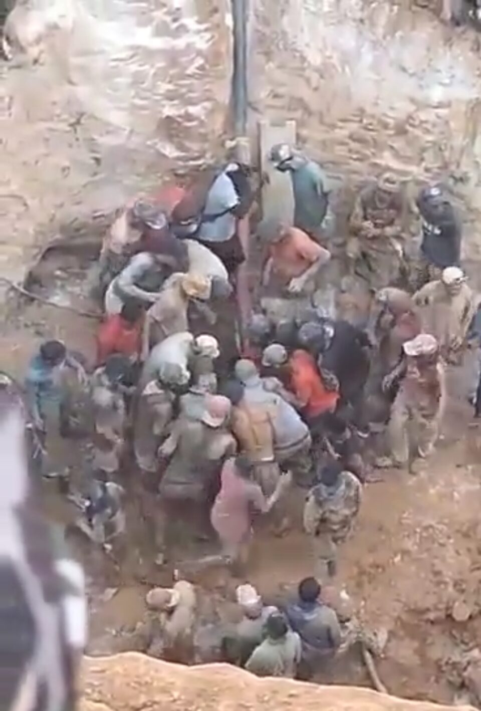 BOLÍVAR | Recuperaron 22 cadáveres de la mina "Bulla Loca" que estaban tapiados