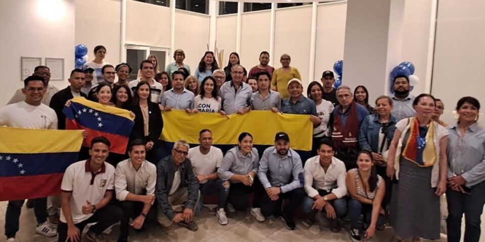Venezolanos presentaron el Comando de Campaña Con Vzla en Buenos Aires
