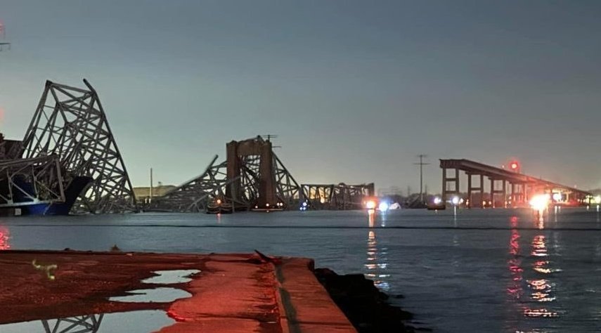 Un barco chocó contra el mayor puente de Baltimore y lo derrumbó +VIDEO