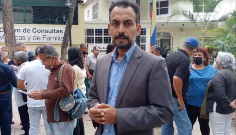 Retienen a abogado Eduardo Torres por denunciar militares encapachados