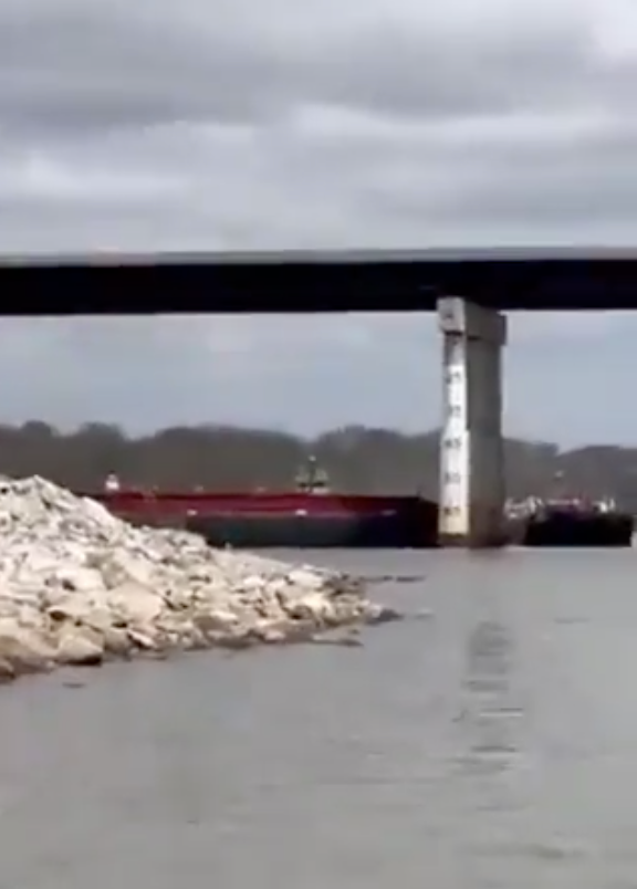 Otra embarcación chocó contra un puente, esta vez en Oklahoma