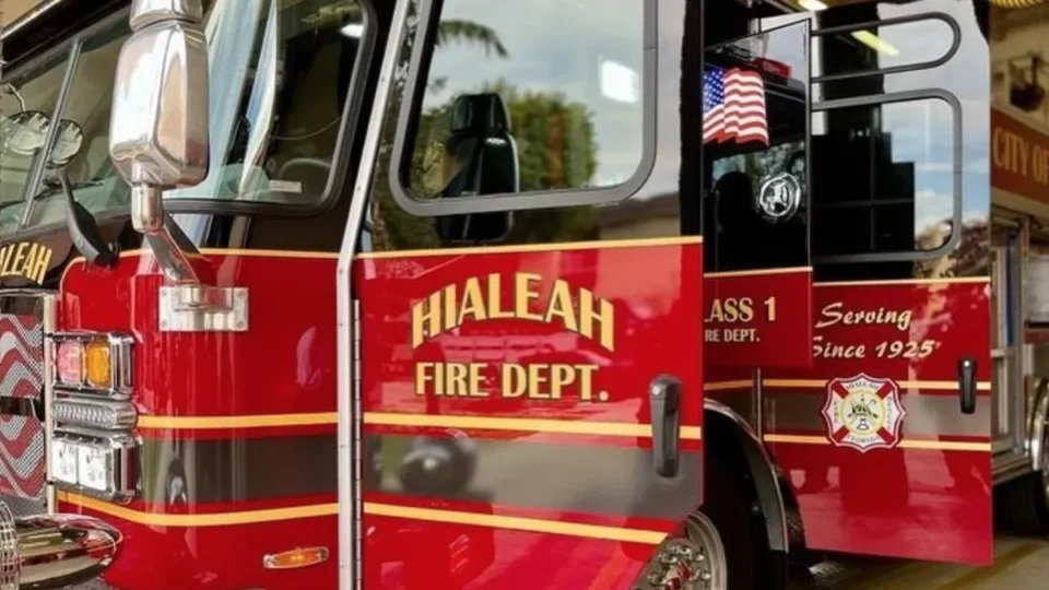 Bomberos de Hialeah atendieron incendio en una barbería, no dejó fallecidos ni heridos