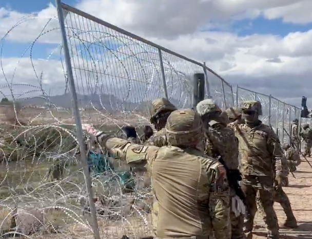 Autoridades levantan nueva cerca de alambres en El Paso, Texas