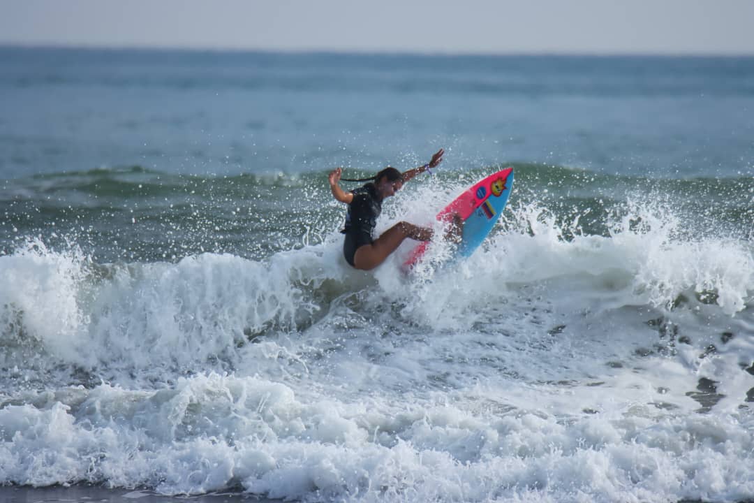 La venezolana Luna Marcano se coronó bicampeona en Nacional de Surf en Costa Rica