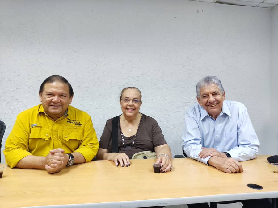 Corina Yoris participó en asamblea en Vargas en apoyo a Edmundo González