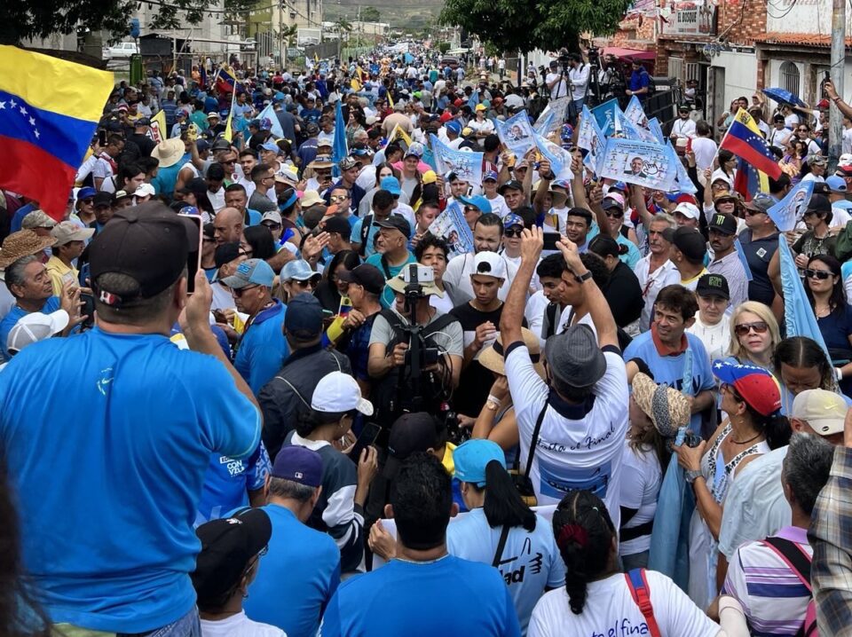 Así esperan a María Corina Machado y Edmundo González en La Victoria +FOTOS