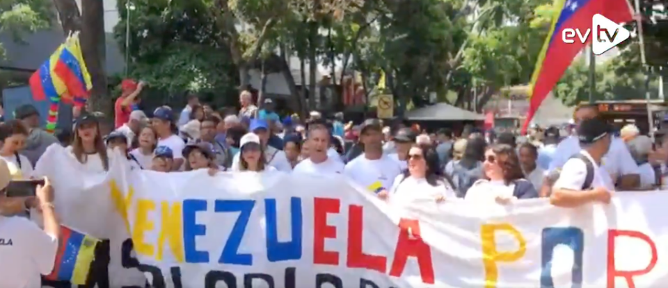 Trabajadores en Venezuela marchan exigiendo al régimen aumento salarial digno