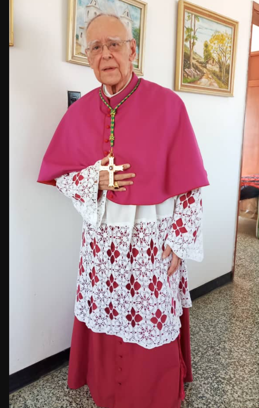 Monseñor Roberto Lückert fue intubado por complicaciones del COVID-19