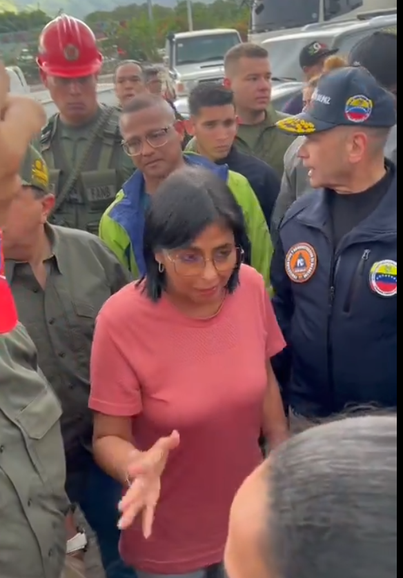 Delcy Rodríguez tras caerle un árbol en Cumanacoa: "Nada nos va a detener"