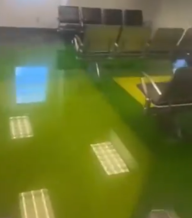 Un líquido verde fluorescente se filtró en el Aeropuerto Internacional de Miami +VIDEO