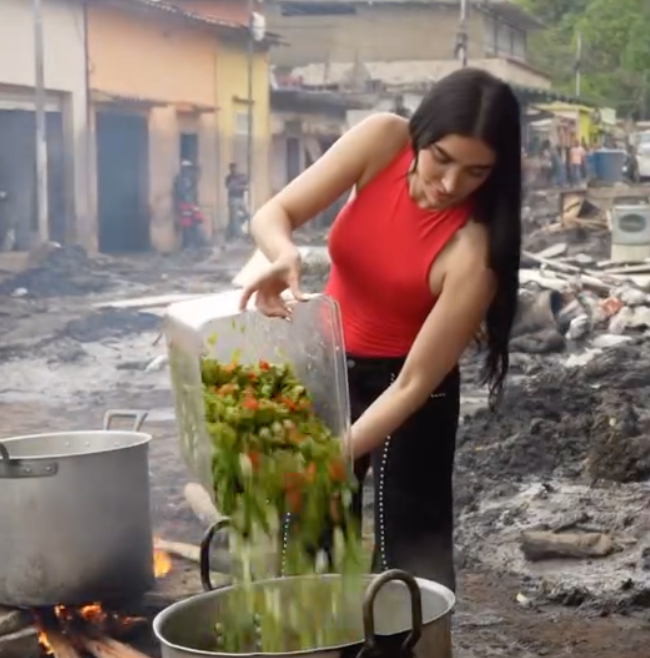 La influencer Surthy Cooks llevó ayuda a los damnificados de Cumanacoa