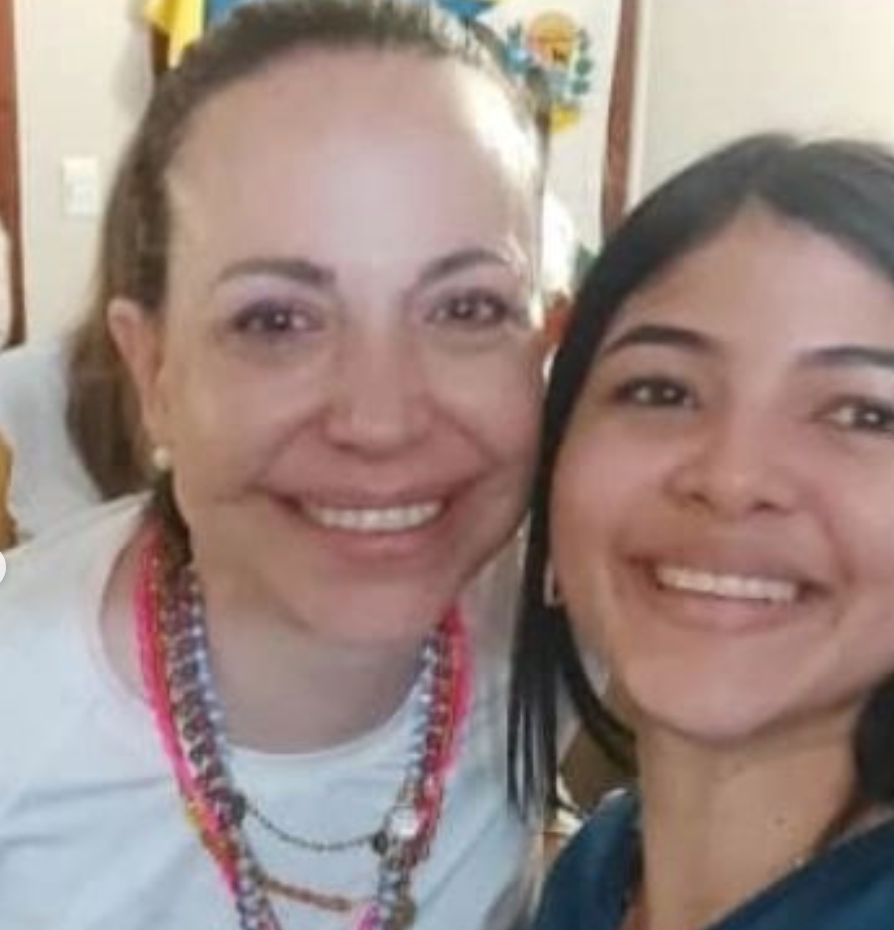 Médico cirujano de Apure fue despedida por tomarse fotos con María Corina Machado