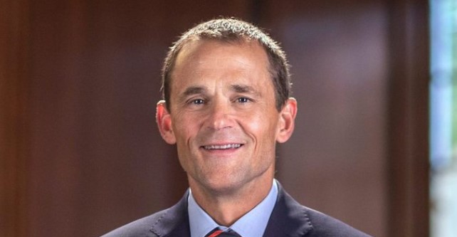 Presidente de la Universidad de Virginia renuncia tras presión de la administración Trump