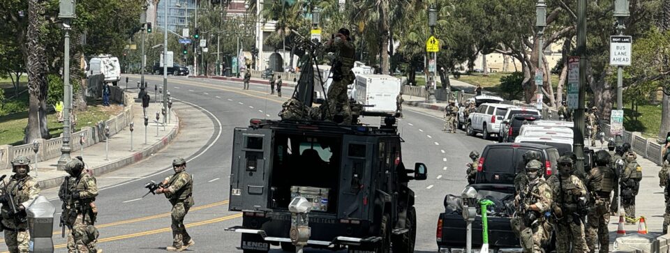 Redada masiva en parque de Los Ángeles desata tensión entre federales y autoridades locales